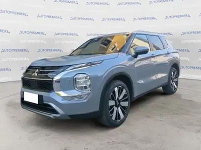 Mitsubishi Outlander 2.4 phev Intense nuova a Como