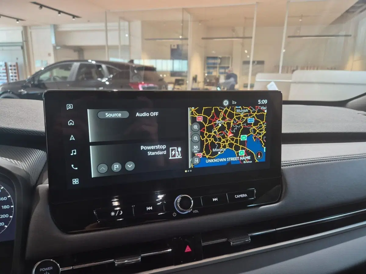 Mitsubishi Outlander nuova a Como (12)