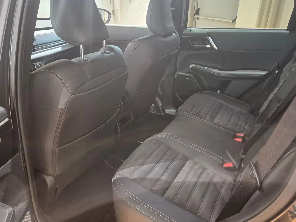 Mitsubishi Outlander nuova a Como (14)