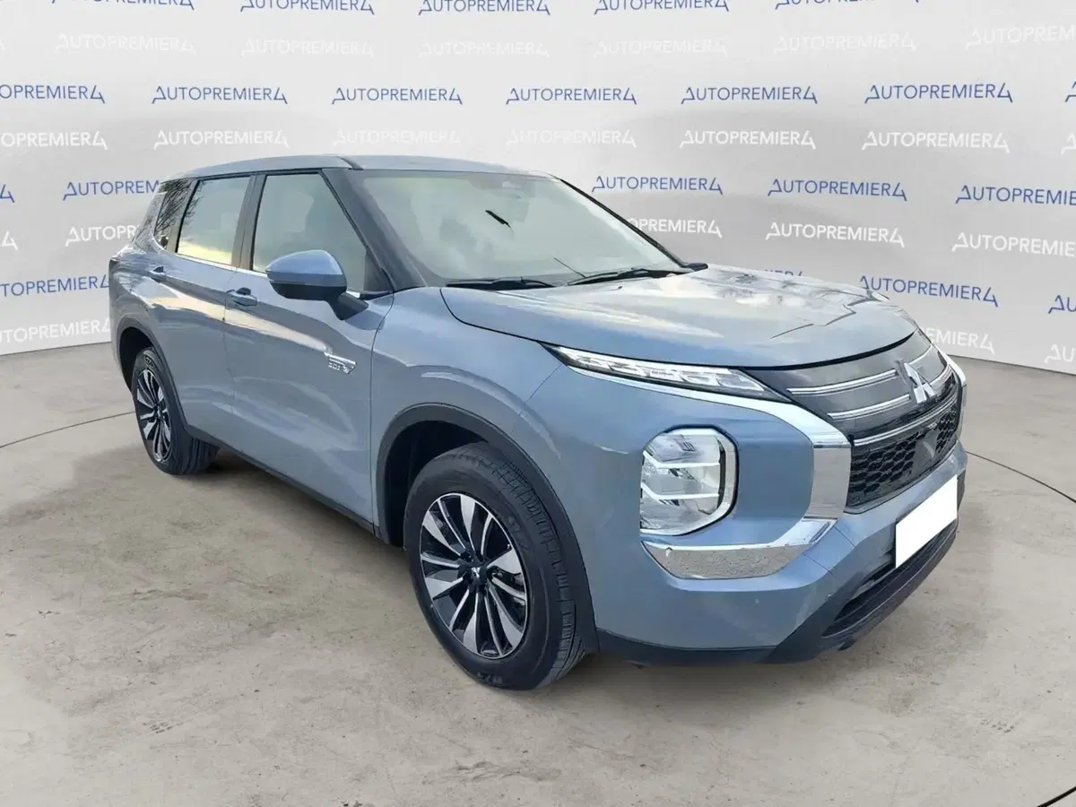 Mitsubishi Outlander nuova a Como (2)