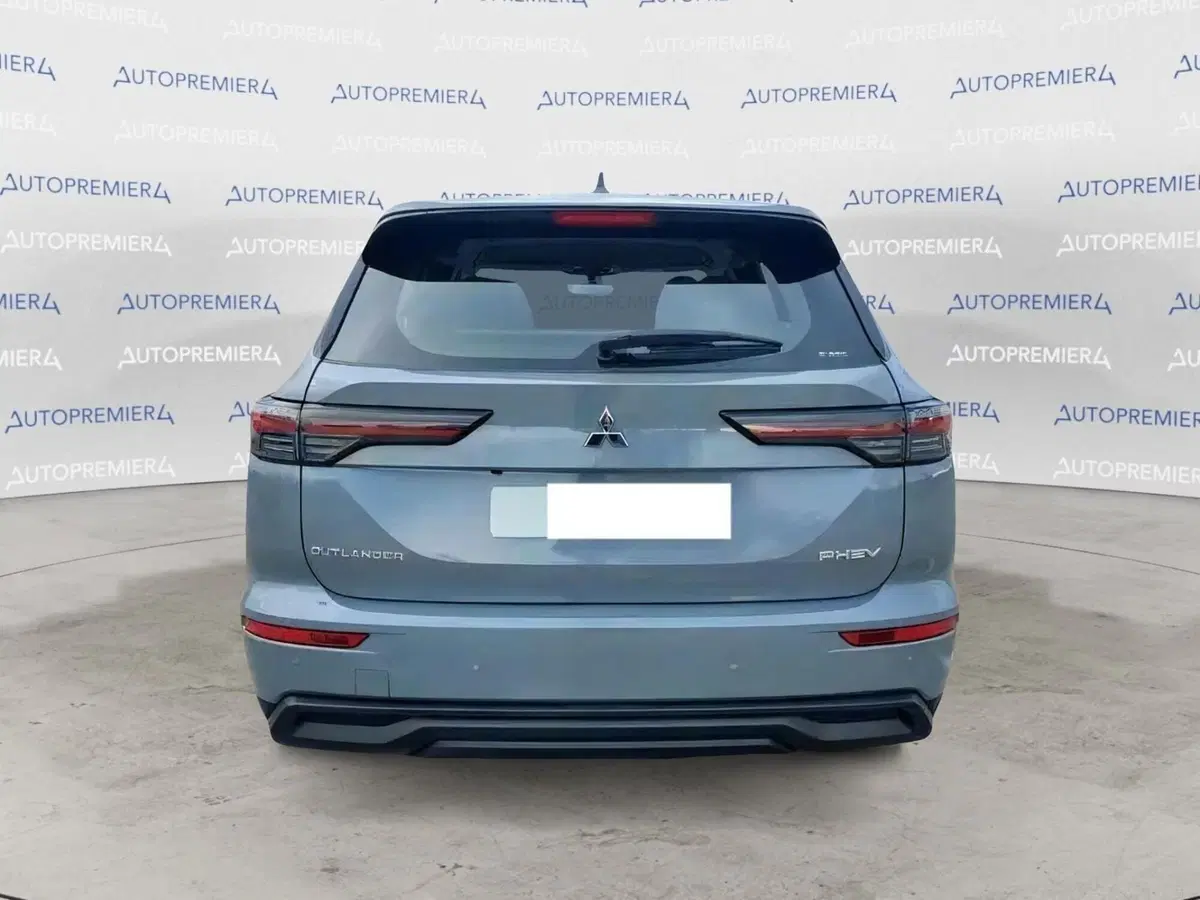 Mitsubishi Outlander nuova a Como (4)