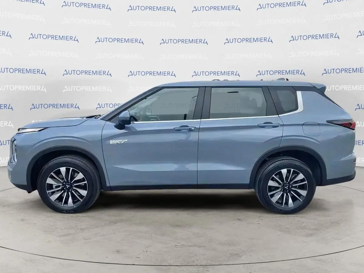 Mitsubishi Outlander nuova a Como (6)
