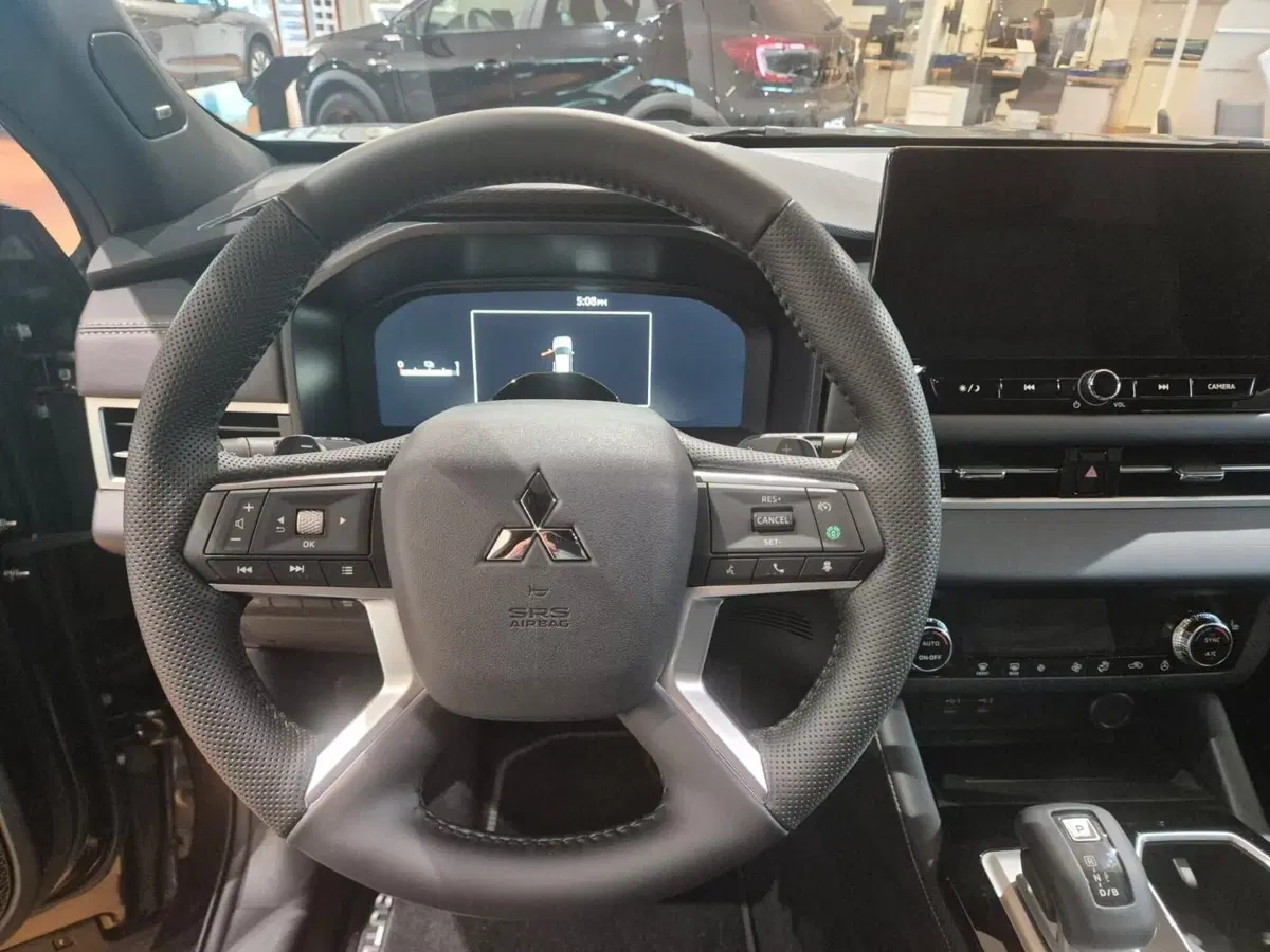 Mitsubishi Outlander nuova a Como (8)