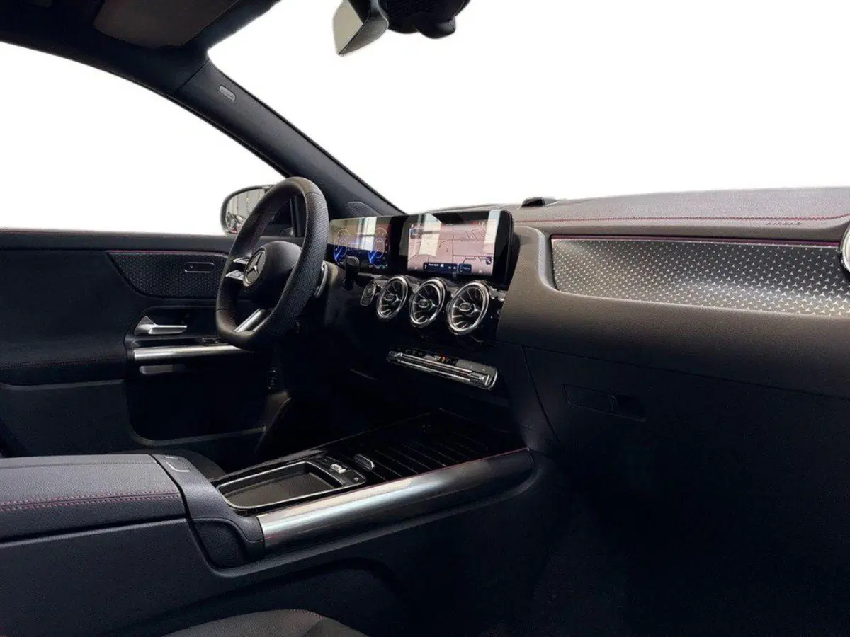 Mercedes-Benz EQA nuova a Ancona (12)