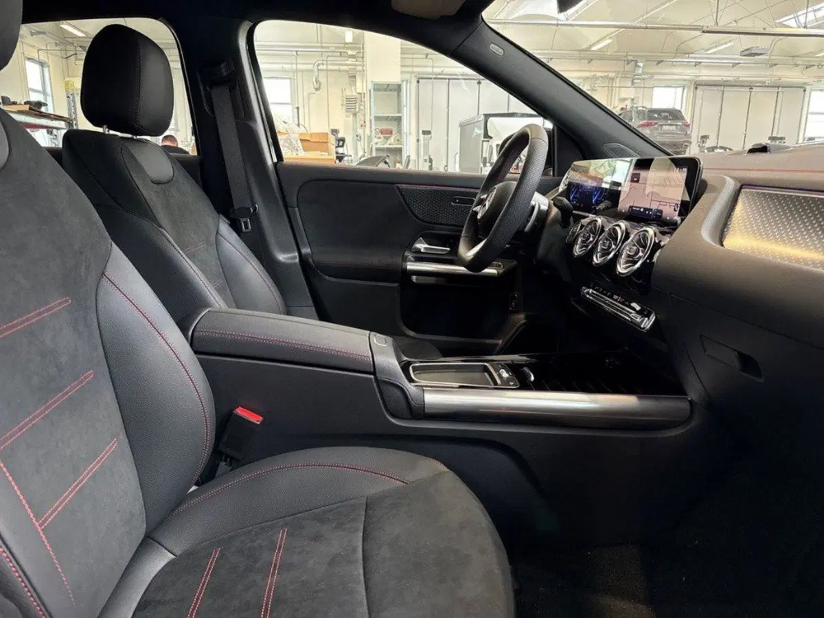 Mercedes-Benz EQA nuova a Ancona (14)