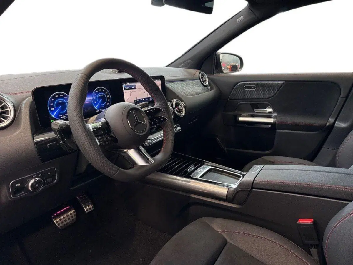 Mercedes-Benz EQA nuova a Ancona (16)