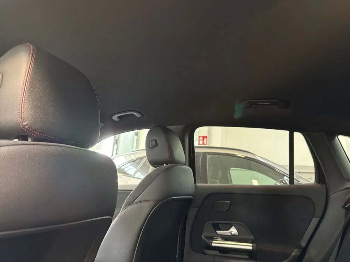 Mercedes-Benz EQA nuova a Ancona (18)