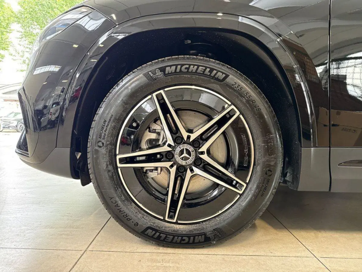 Mercedes-Benz EQA nuova a Ancona (8)