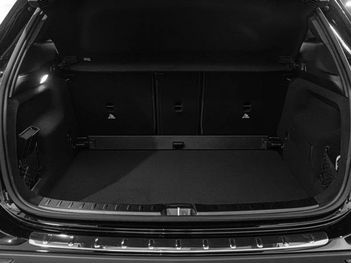 Mercedes-Benz GLA SUV nuova a Macerata (10)