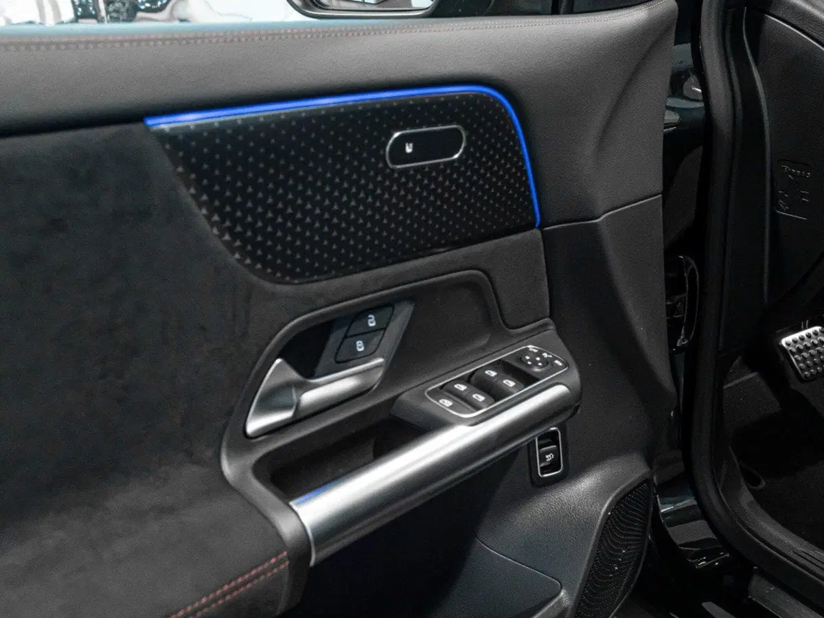 Mercedes-Benz GLA SUV nuova a Macerata (11)