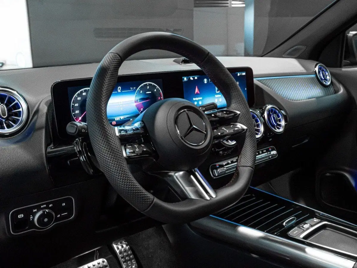 Mercedes-Benz GLA SUV nuova a Macerata (12)