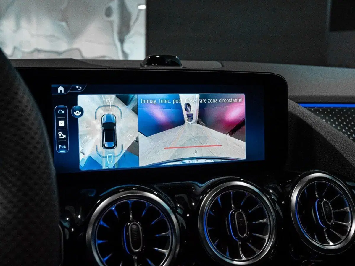 Mercedes-Benz GLA SUV nuova a Macerata (16)