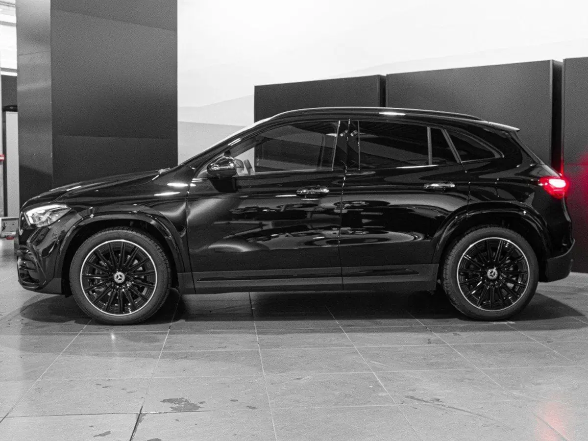 Mercedes-Benz GLA SUV nuova a Macerata (2)
