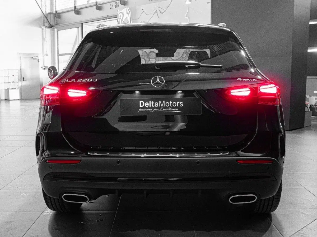 Mercedes-Benz GLA SUV nuova a Macerata (3)