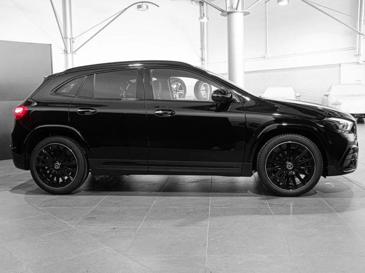Mercedes-Benz GLA SUV nuova a Macerata (4)