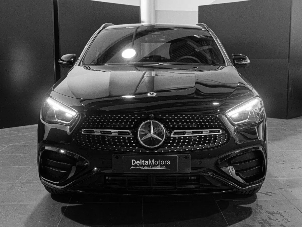 Mercedes-Benz GLA SUV nuova a Macerata (5)
