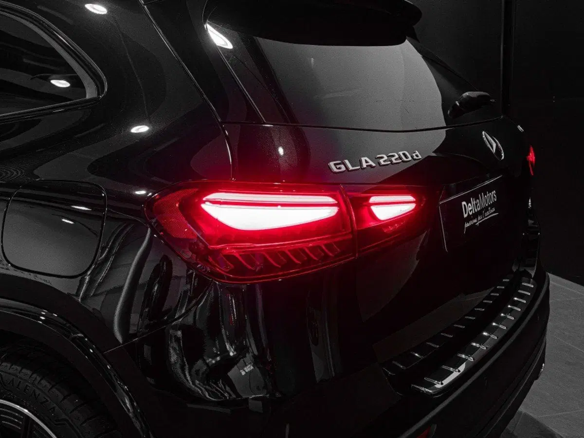 Mercedes-Benz GLA SUV nuova a Macerata (7)