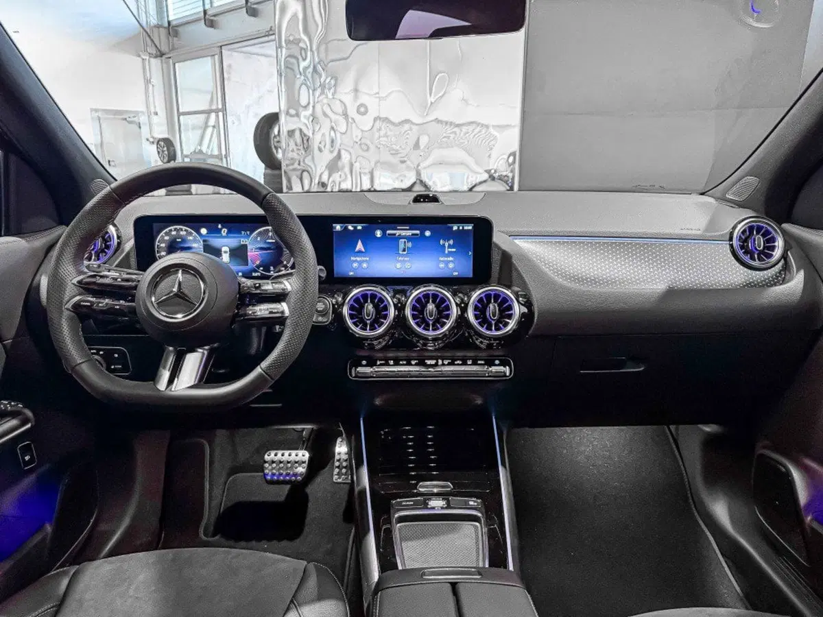 Mercedes-Benz GLA SUV nuova a Macerata (9)