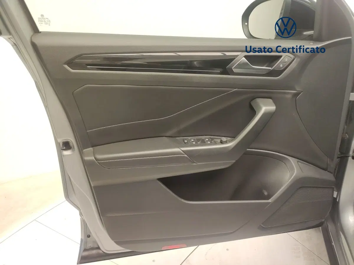 Volkswagen T-Roc usata a Avellino (19)