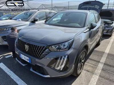 Peugeot 2008 motore elettrico 136 CV Allure Pack del 2025 usata a Prato