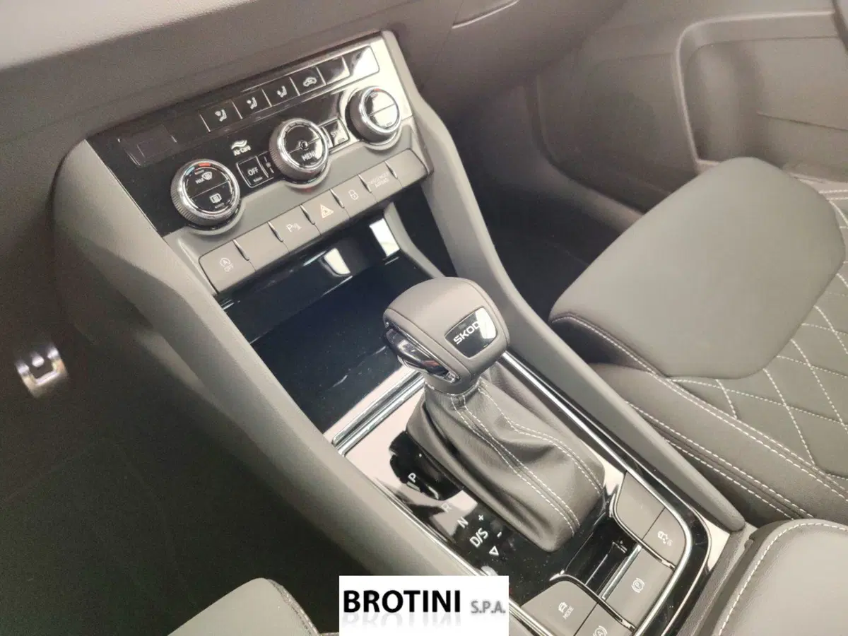Skoda Karoq nuova a Massa-Carrara (11)