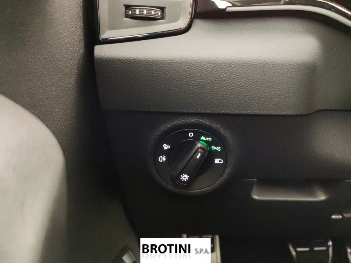Skoda Karoq nuova a Massa-Carrara (15)
