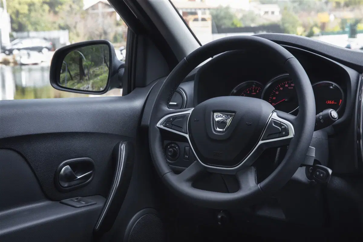 Dacia Sandero usata a Palermo (8)