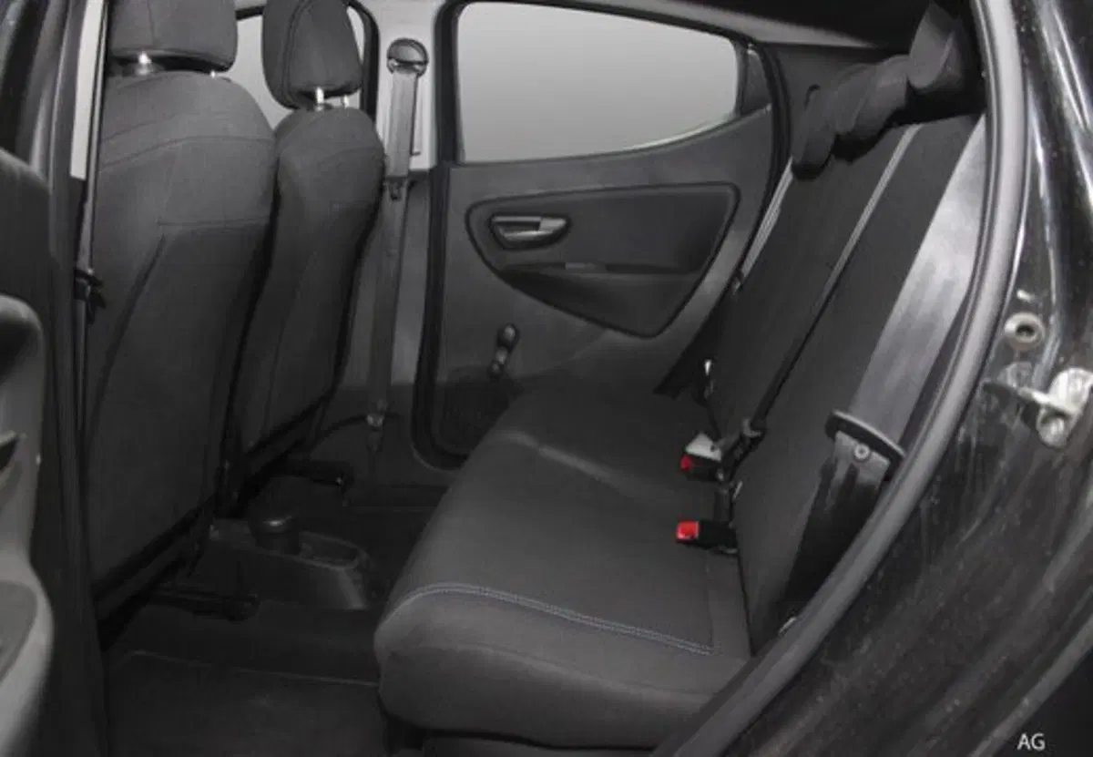 Lancia Ypsilon usata a Salerno (12)