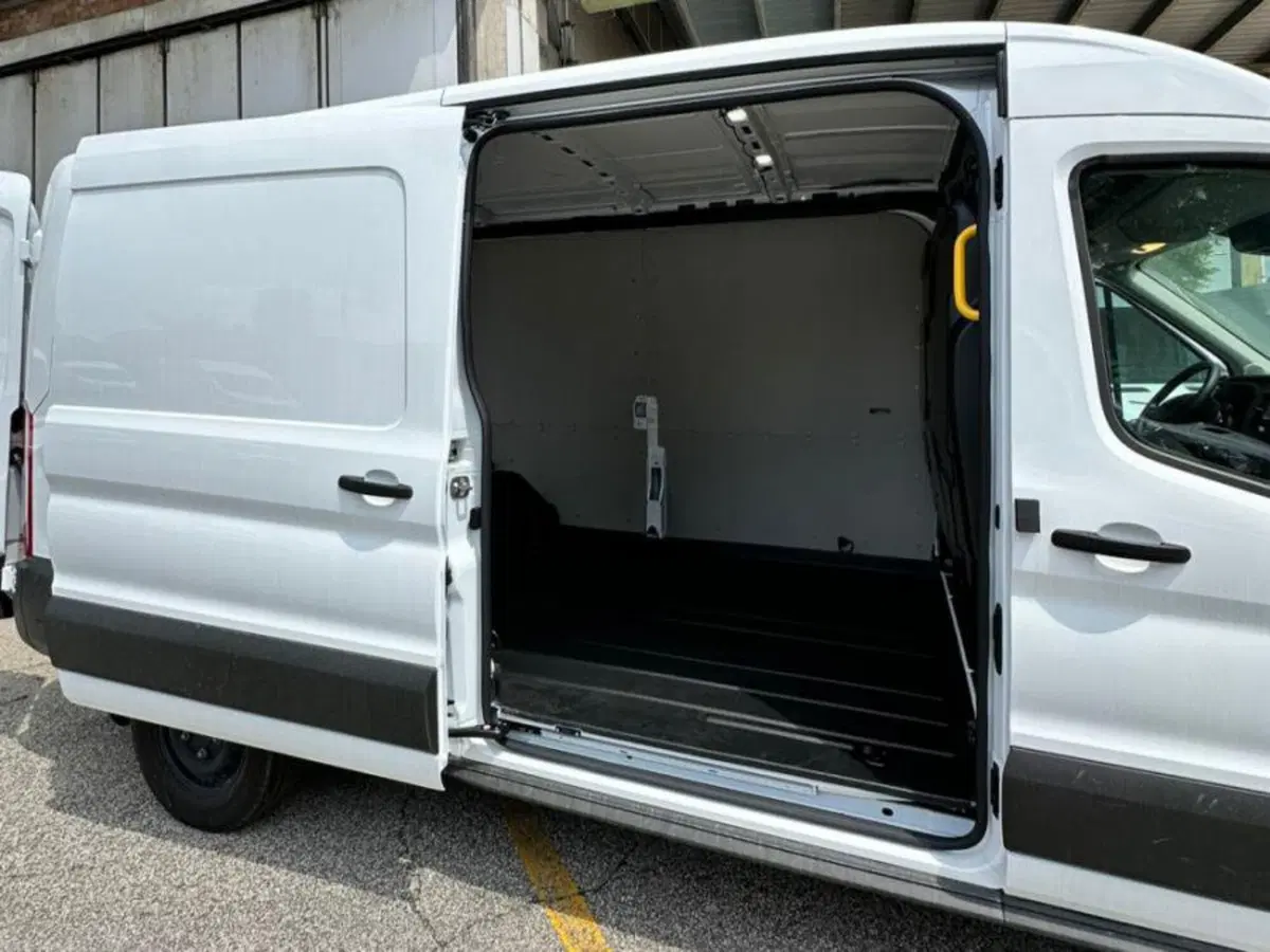 Ford Transit Furgone nuova a Salerno (10)