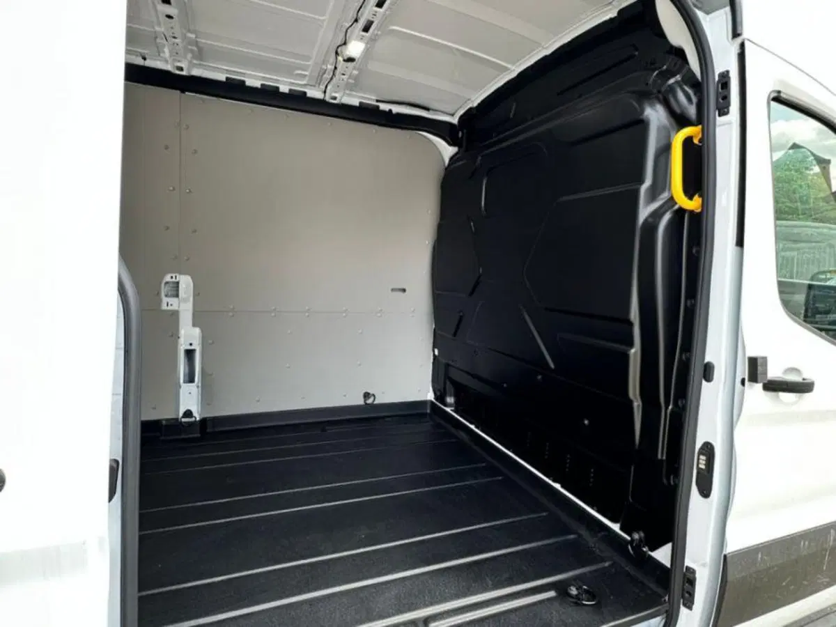 Ford Transit Furgone nuova a Salerno (11)