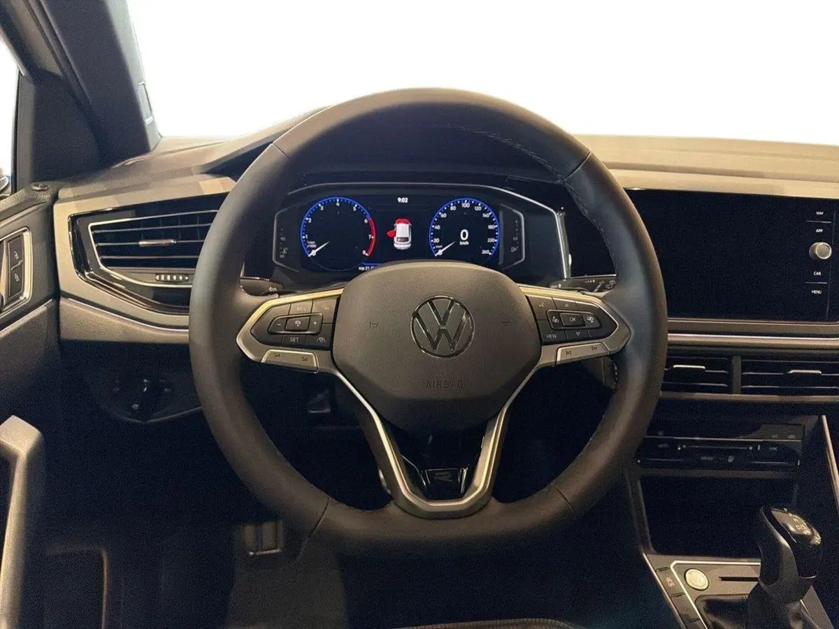 Volkswagen Taigo nuova a Prato (10)