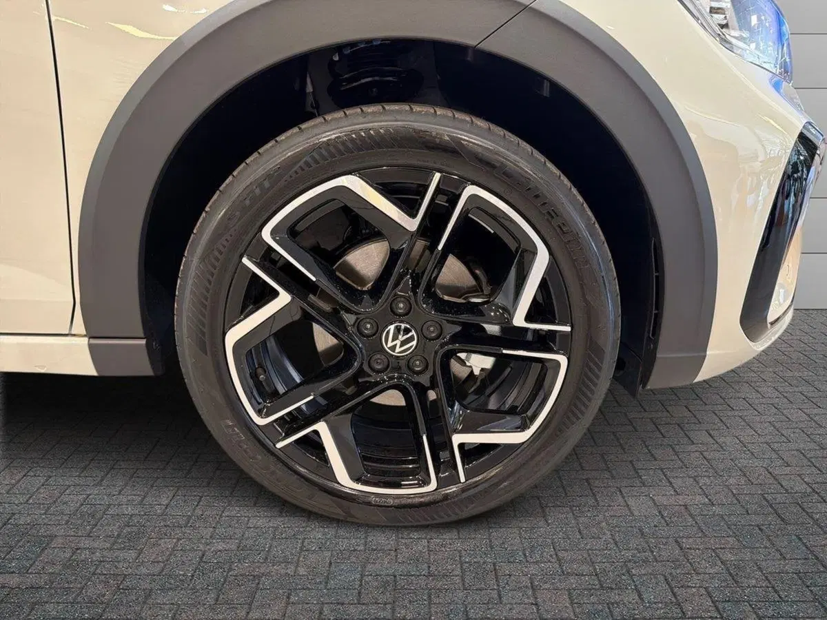 Volkswagen Taigo nuova a Prato (6)