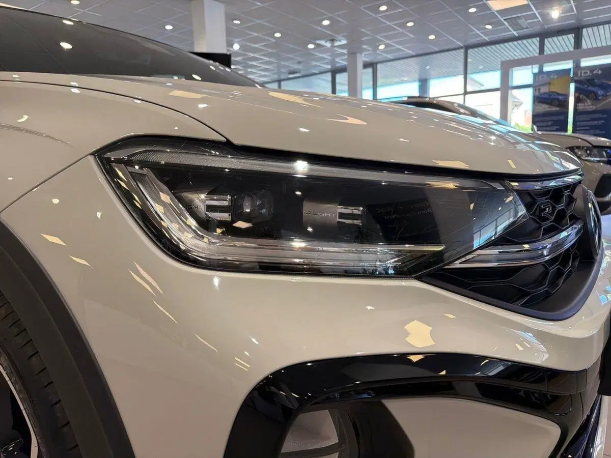 Volkswagen Taigo nuova a Prato (7)