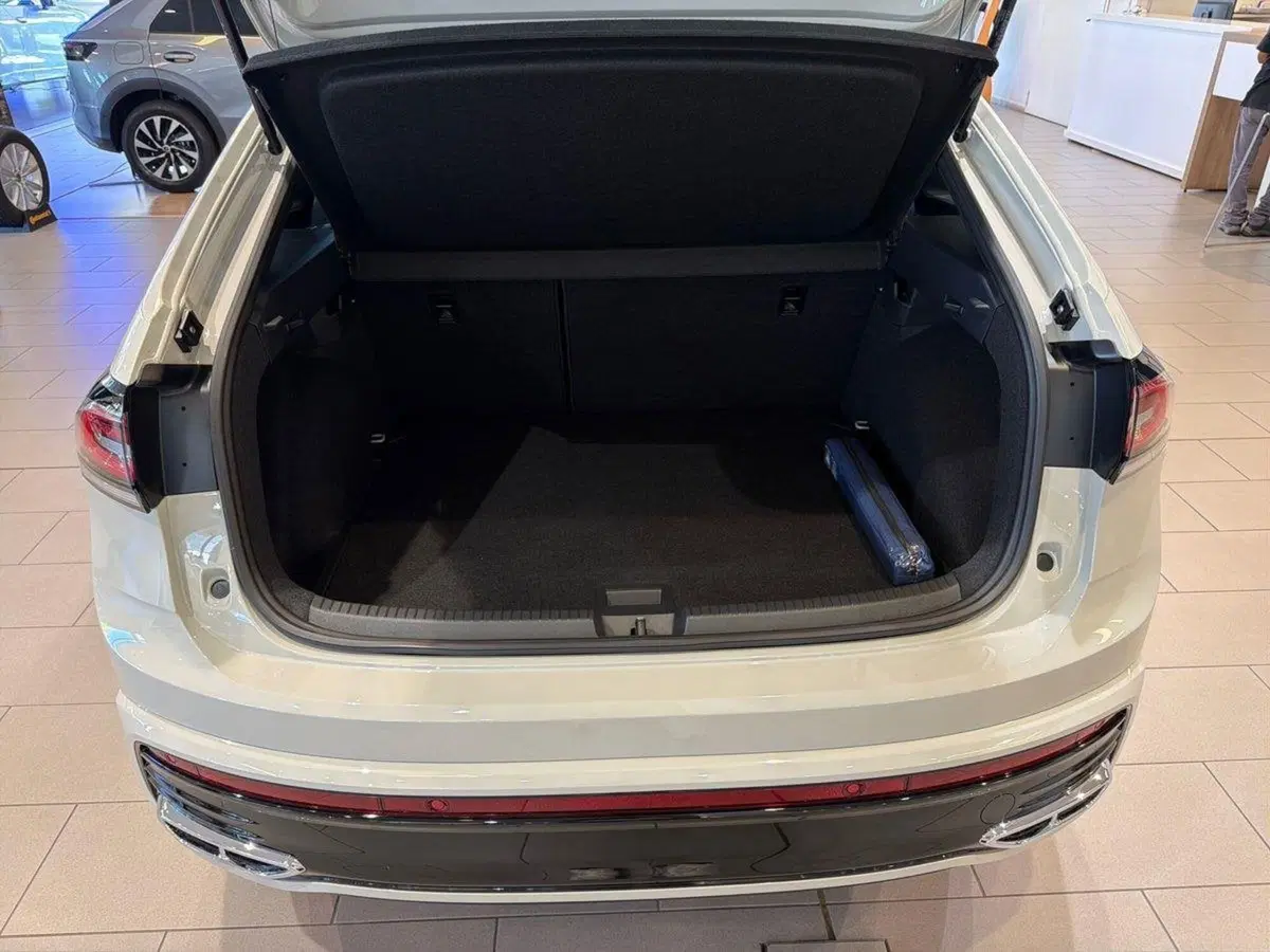 Volkswagen Taigo nuova a Prato (8)