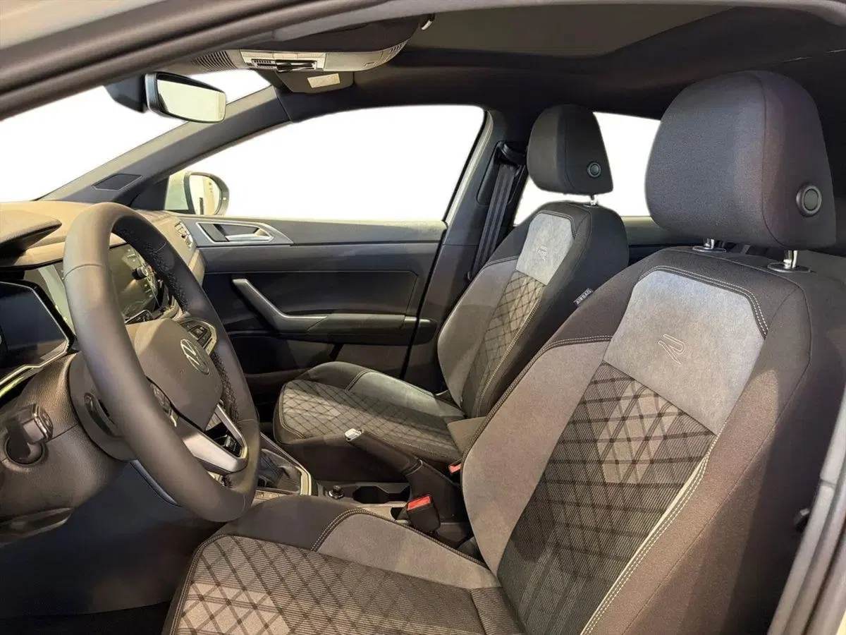 Volkswagen Taigo nuova a Prato (9)