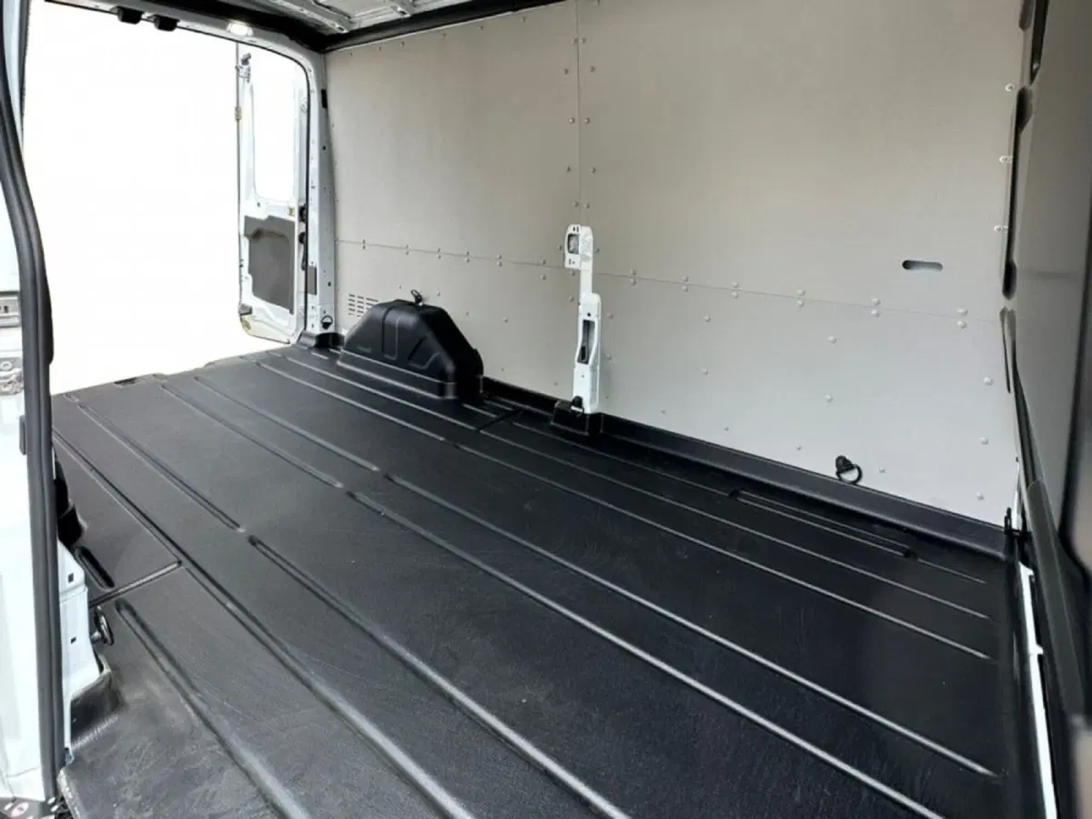 Ford Transit Furgone nuova a Salerno (8)