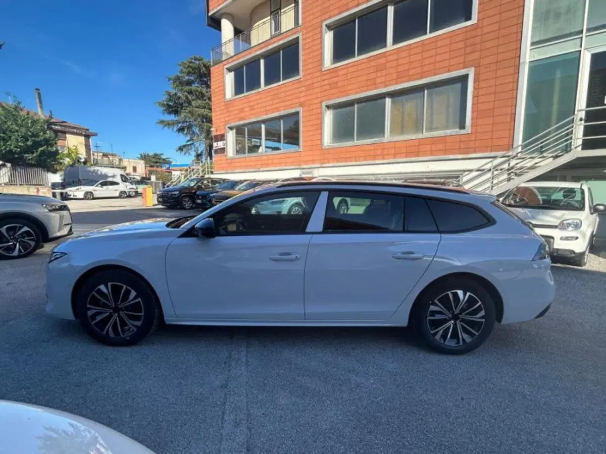 Peugeot 508 SW nuova a Salerno (10)