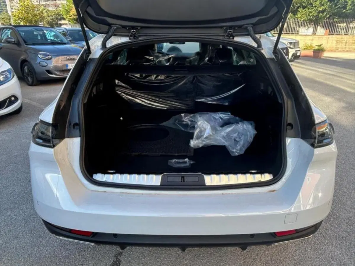 Peugeot 508 SW nuova a Salerno (15)