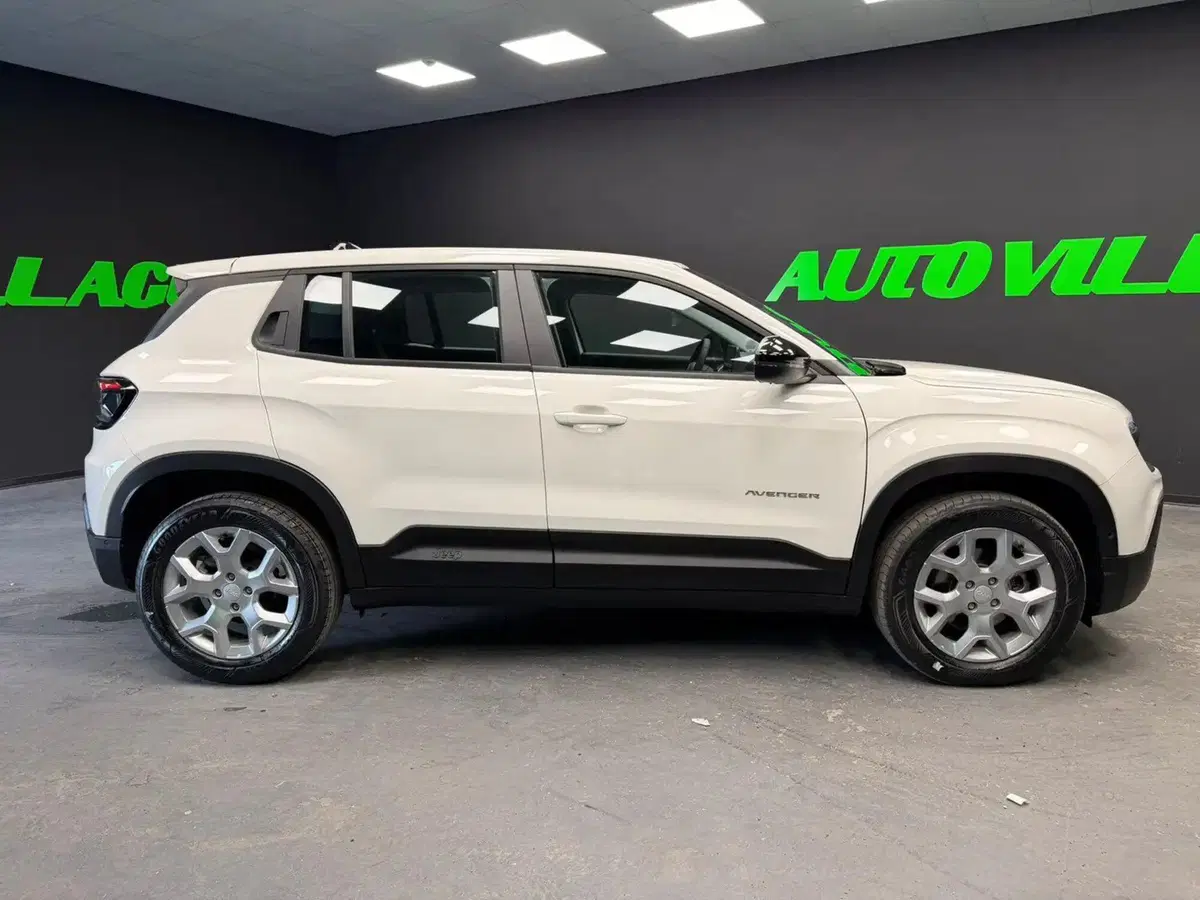 Jeep Avenger nuova a Salerno (10)