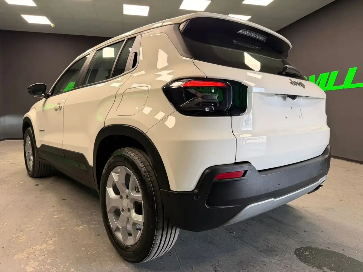Jeep Avenger nuova a Salerno (12)