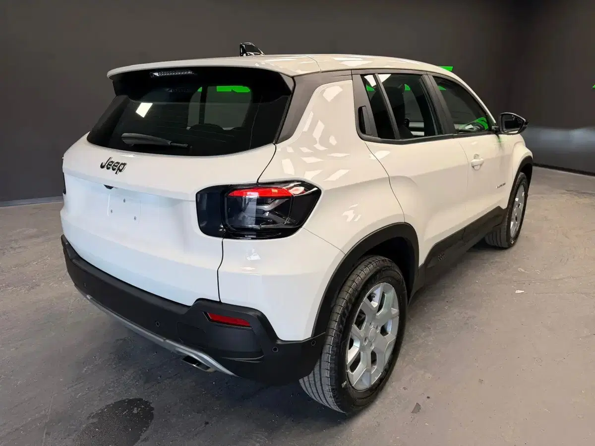 Jeep Avenger nuova a Salerno (13)