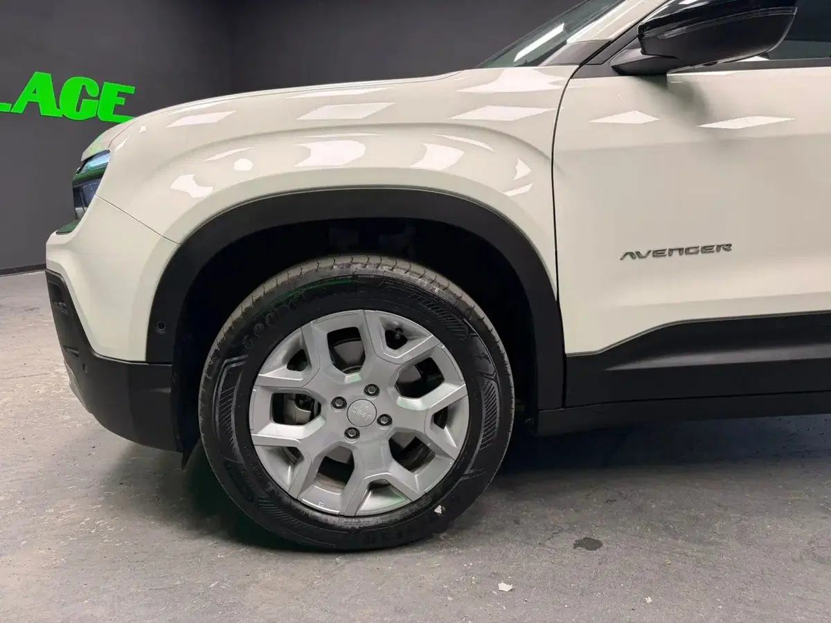Jeep Avenger nuova a Salerno (15)