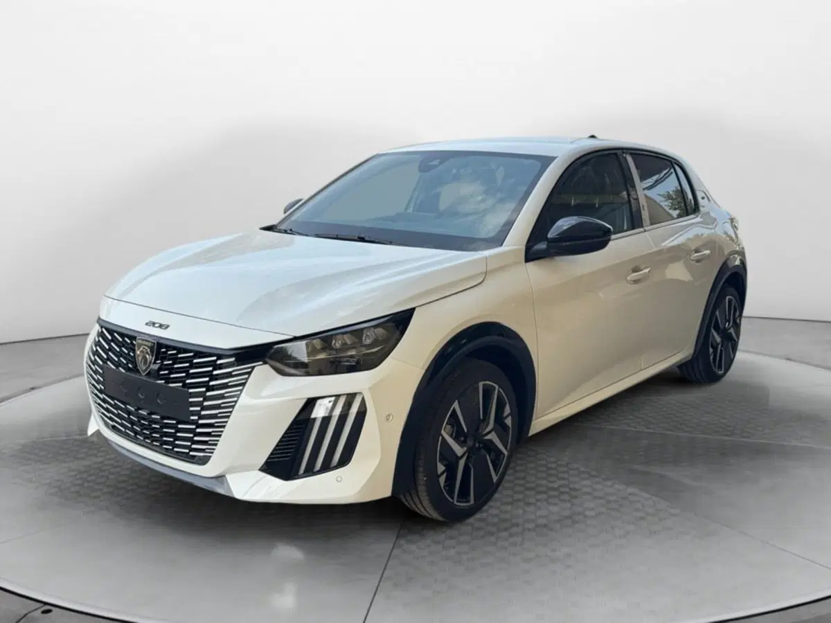 Peugeot 208 nuova a Salerno