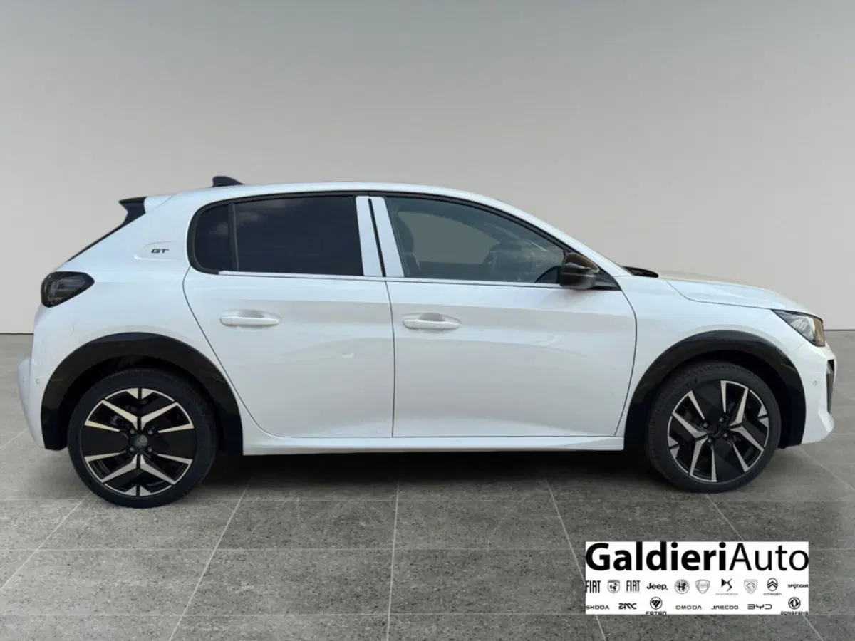 Peugeot 208 nuova a Salerno (11)