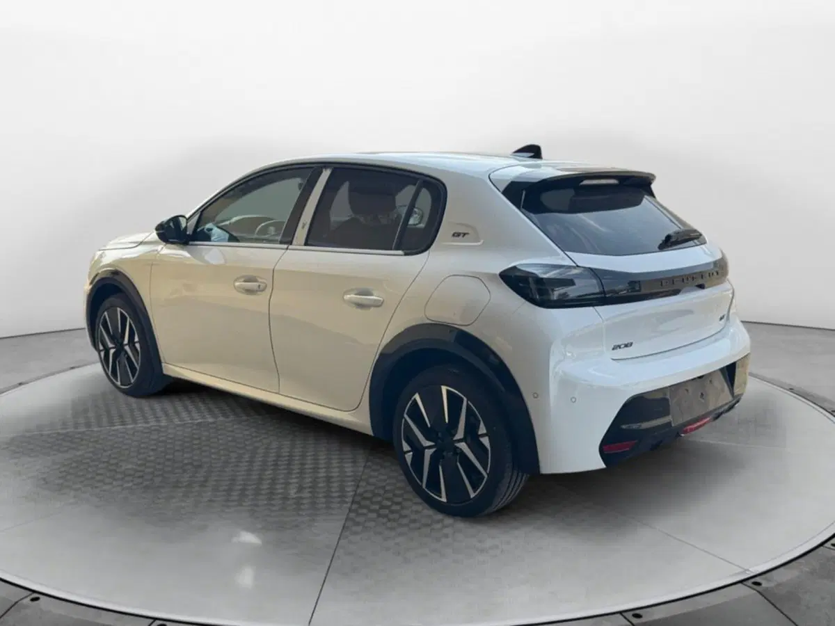 Peugeot 208 nuova a Salerno (3)