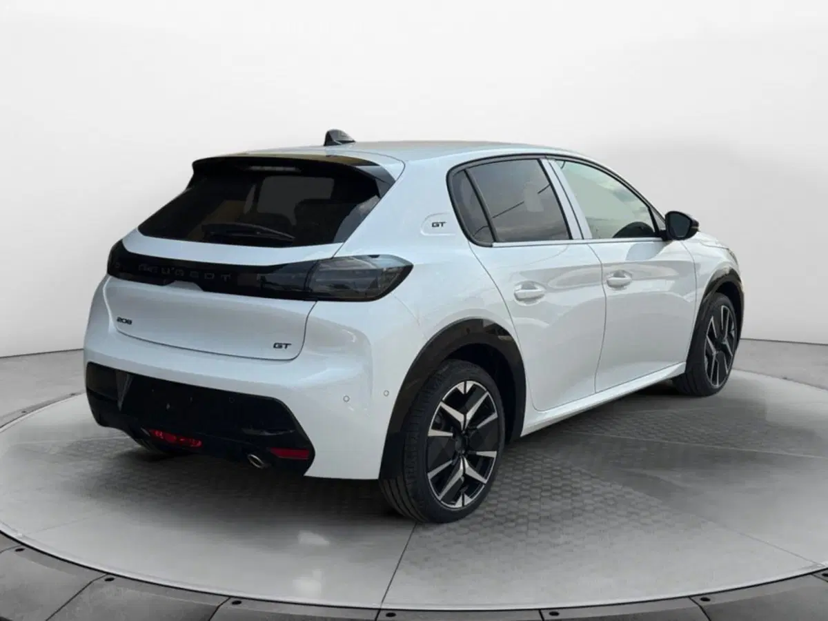 Peugeot 208 nuova a Salerno (4)