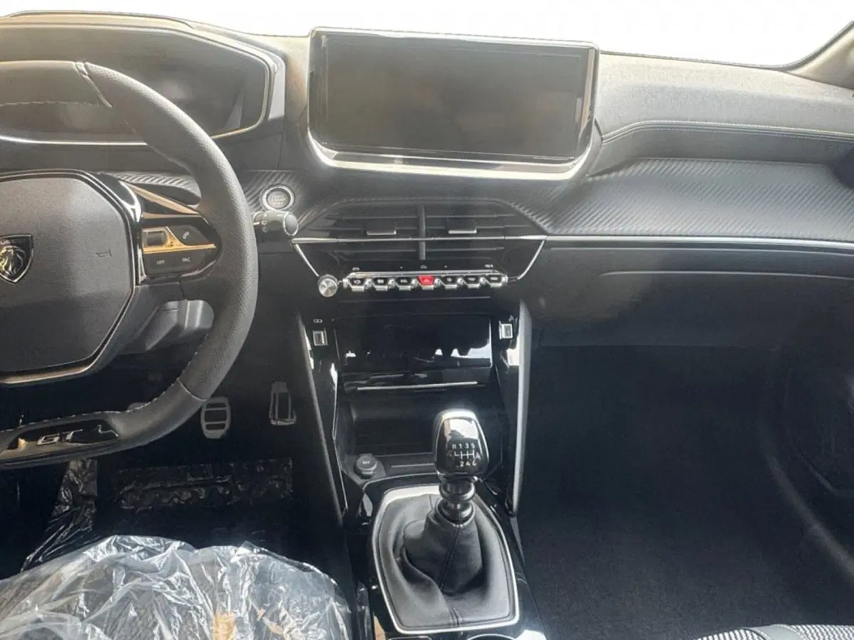 Peugeot 208 nuova a Salerno (5)