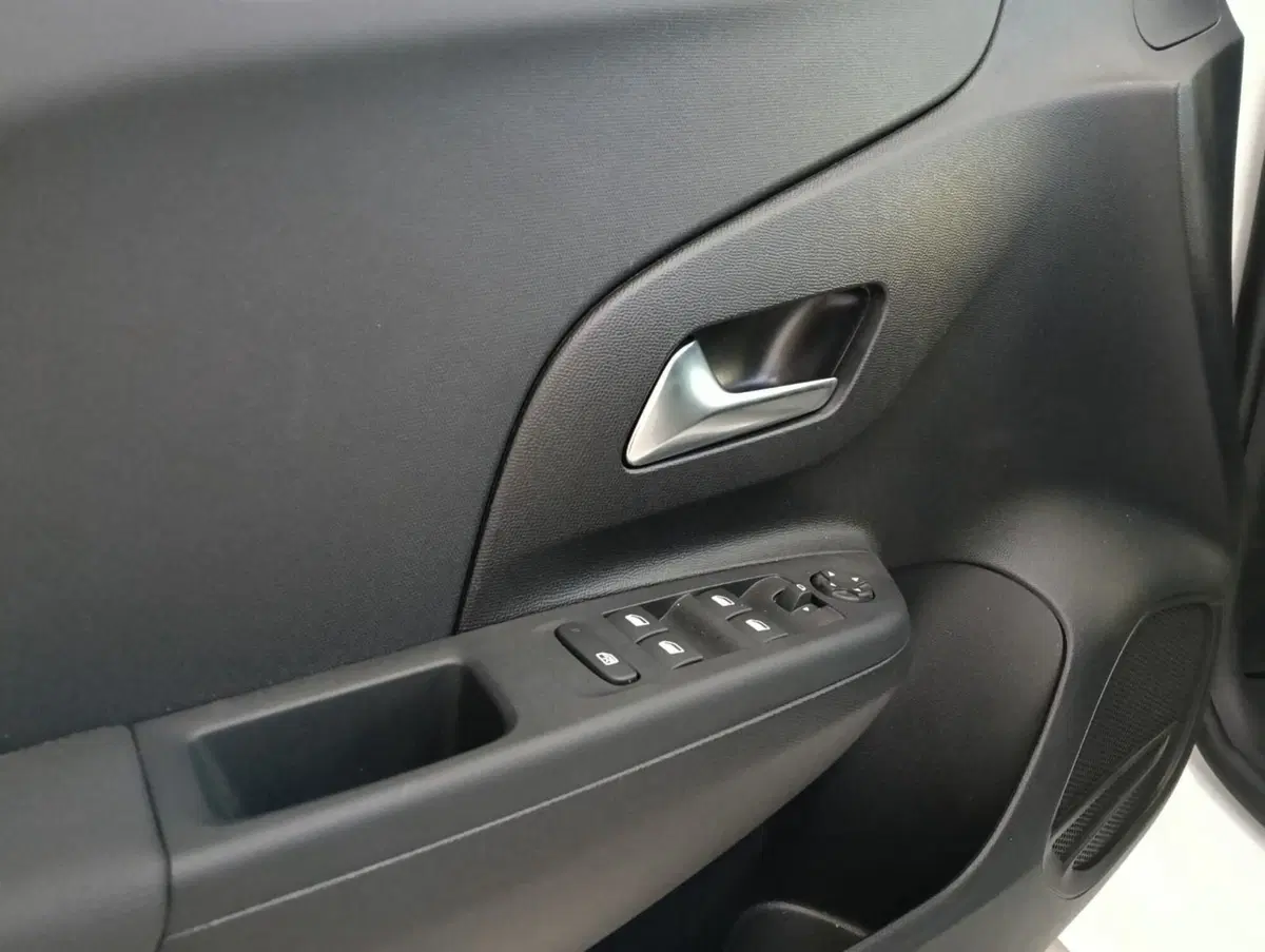 Opel Corsa nuova a Salerno (9)