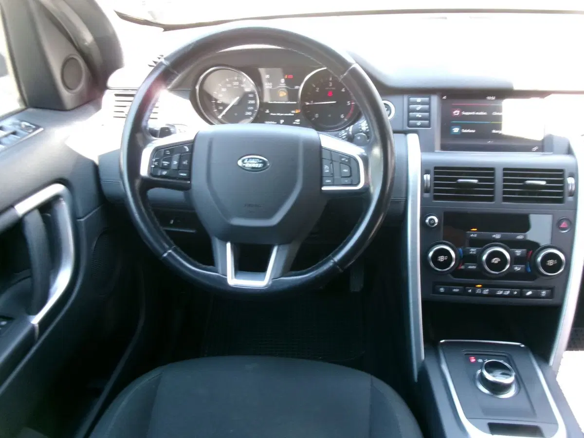 Land Rover Discovery Sport usata a Venezia (9)