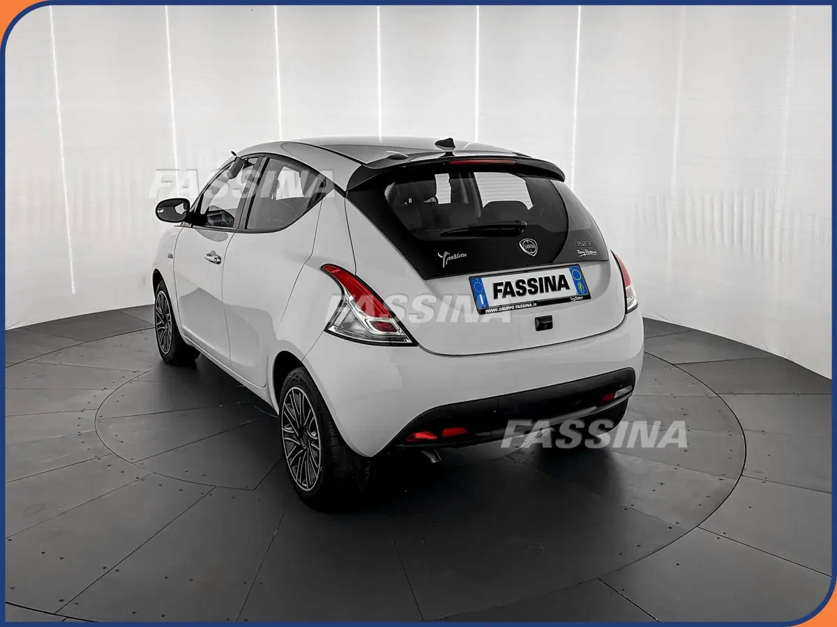Lancia Ypsilon usata a Milano (4)